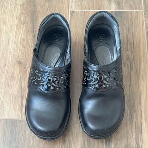 ARIAT Black Tambour Leather Clogs